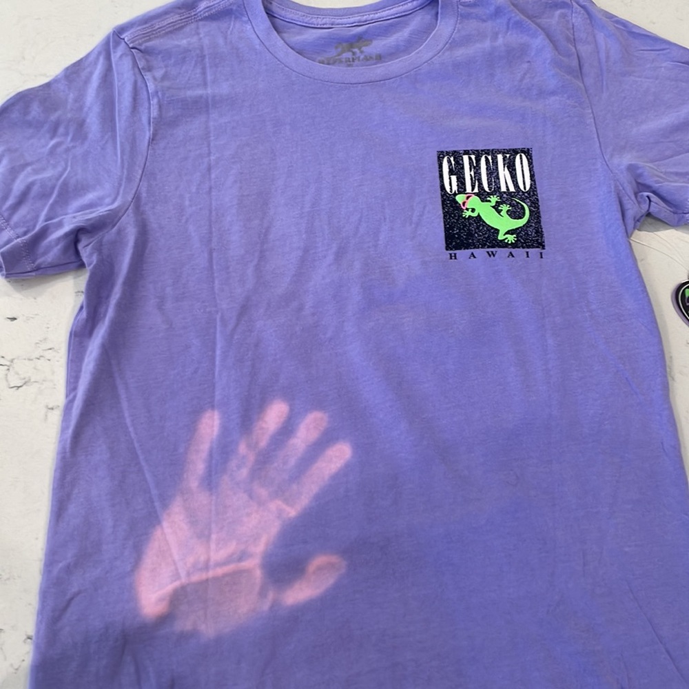 Medium Hawaii gecko temperature color changing shirt NWT never worn very soft